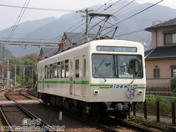 比叡の山々と723号車