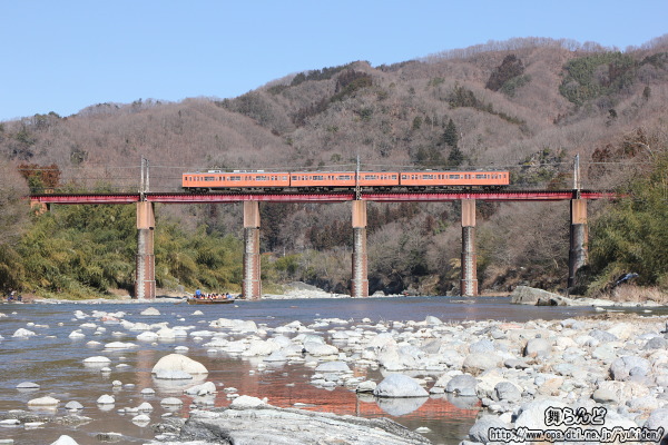 荒川橋梁を渡る1003F