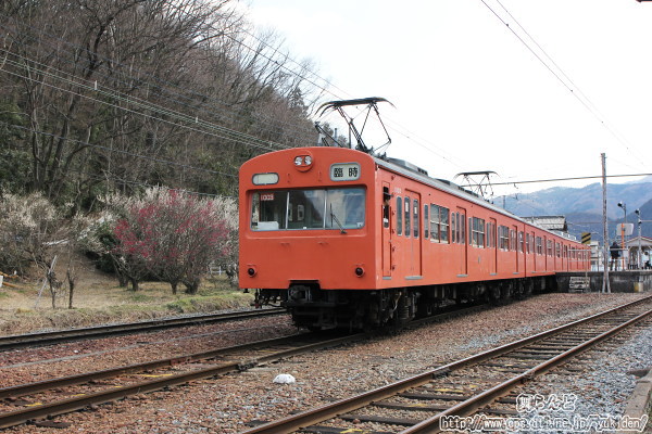 波久礼駅に到着する1003F