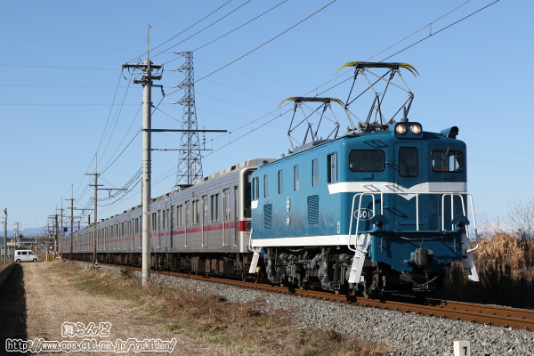 デキ501に牽引される11661F+11441Fの回送列車