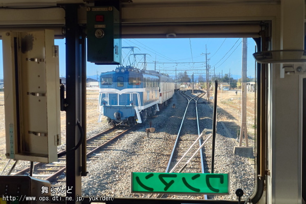 武州荒木にて11661F+11441Fの回送列車を追い抜く