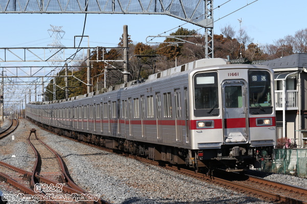 鷲宮駅を通過する11661F+11441Fの回送列車
