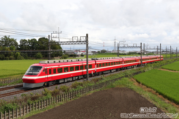 南栗橋に向かって東武日光線を走る1800系のカラーリングが施された205F