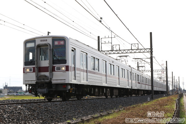 下り臨時列車（11668F／10月28日）