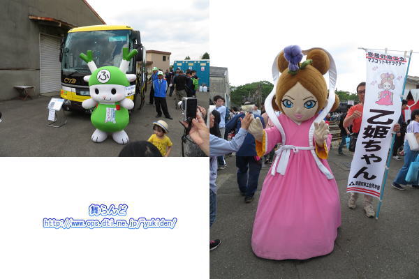 会場内を巡るキャラ達