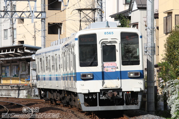 2022年春の全国交通安全運動のヘッドマークが付けられた8565F（その1）