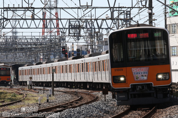 2023年春の全国交通安全運動のヘッドマークを付けた51009F（その2）