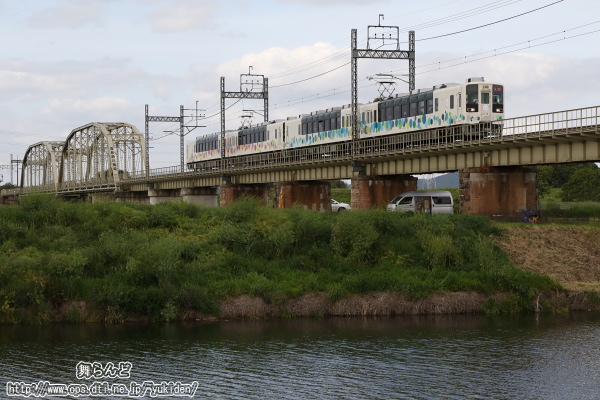 渡良瀬川橋梁を渡るスカイツリートレイン
