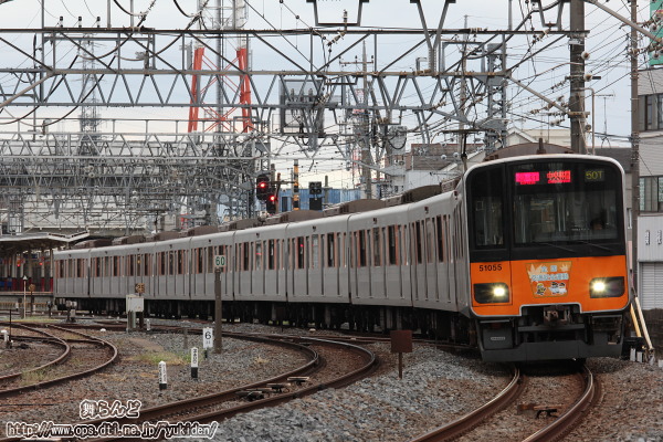 2024年秋の全国交通安全運動のヘッドマークが付けられた51055F（その2）