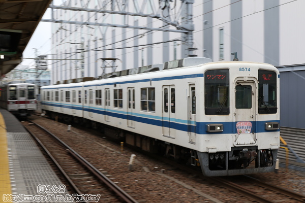 2024年春の全国交通安全運動のヘッドマークが付いた8574F（その2）