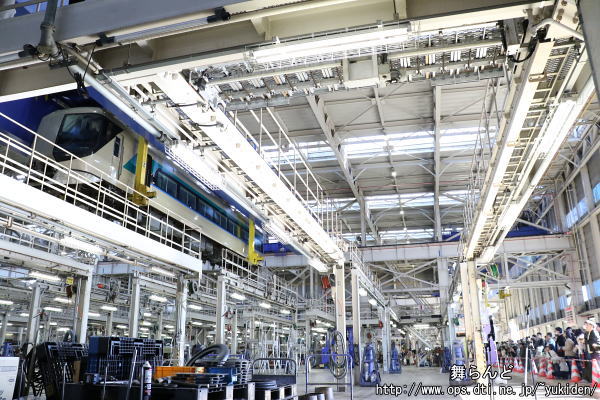 1番線から5番線へ戻る車体