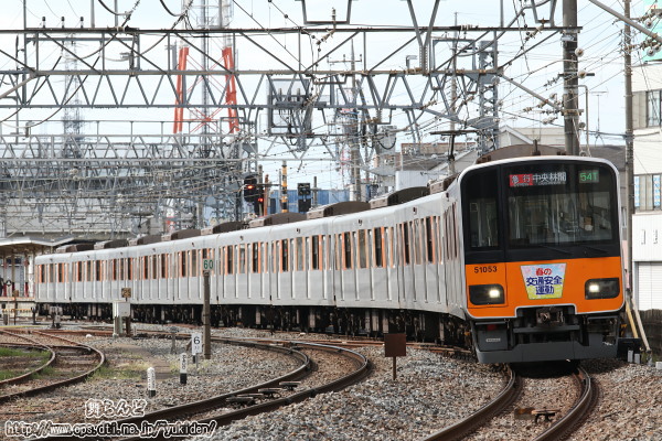 2025年春の全国交通安全運動のヘッドマークが付いた51053F（その2）