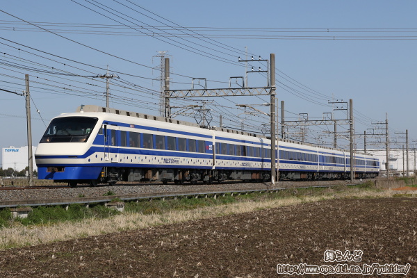 東武日光線を走る試運転中の205F
