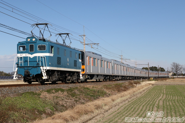 デキ301に牽引されて寄居へと向かう51006F