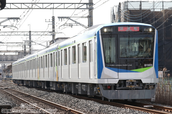 将来は高架となる区間を行く試運転中の80000系