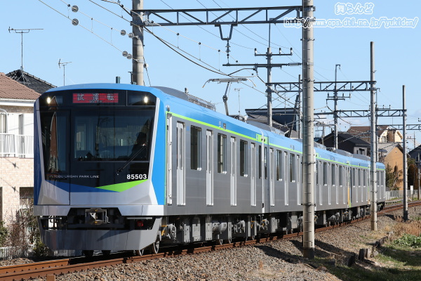 この日最初の試運転を行う80000系