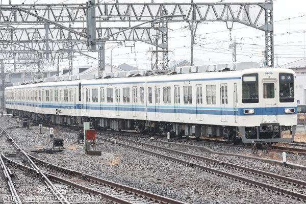 羽生駅に到着した81100F