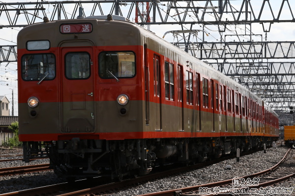 津覇車両へ向けて回送される8111F（その2）