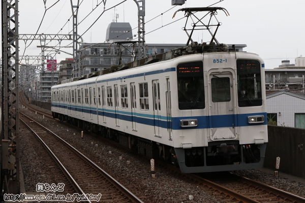 東武スカイツリーラインの複々線区間を行く8000系3両編成（往路　その1)