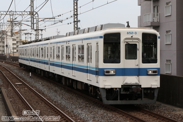 東武スカイツリーラインの複々線区間を行く8000系3両編成（復路　その1)
