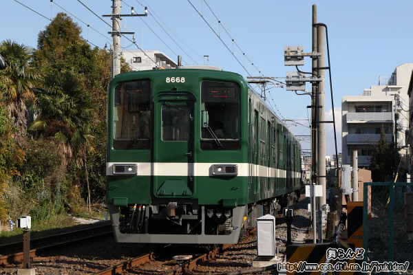 上りを順光で撮った8568F