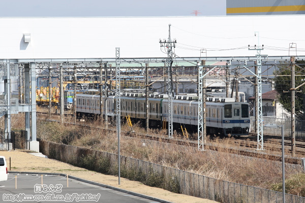 陸橋から6両編成になった姿を撮影
