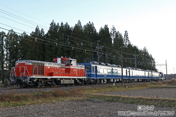 鬼怒川線を走るDE10のプッシュプル列車