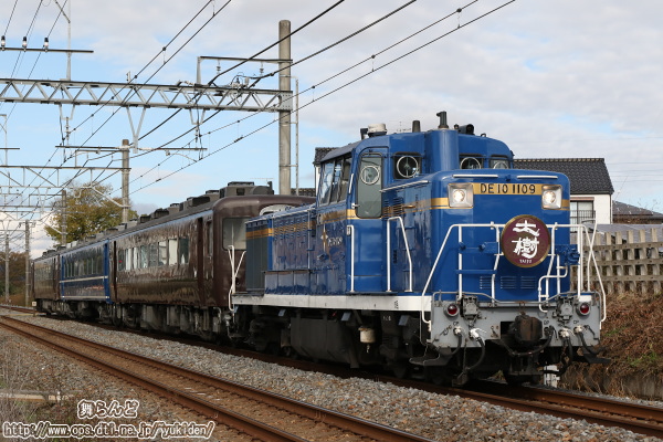 初めての場所で撮影した回送列車
