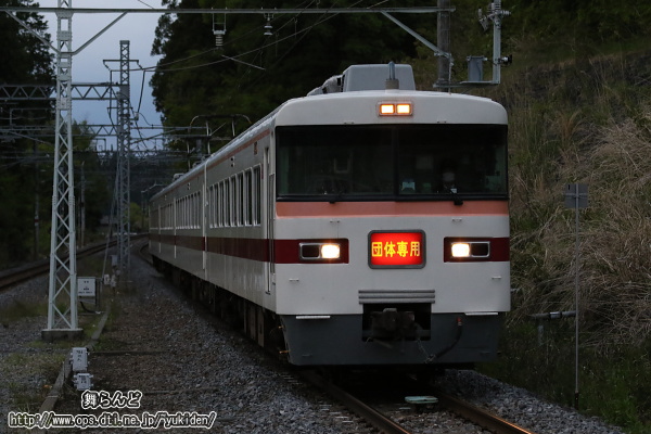 ツアー客を乗せて浅草と向かう353F