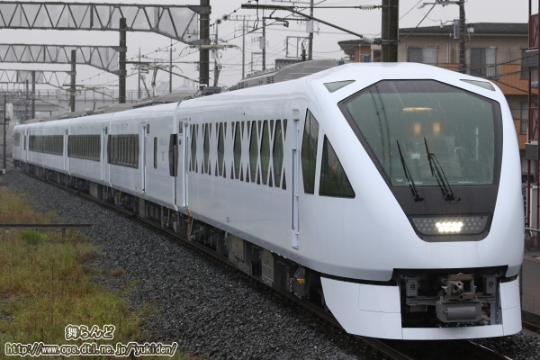 板倉東洋大前で撮影した試運転中のN100系