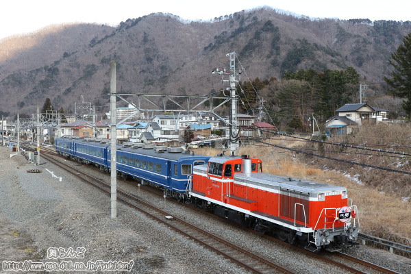鬼怒川温泉駅を発車したDL大樹