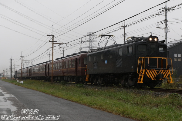デキ201に牽引されて回送されるSL日本遺産のまち行田号