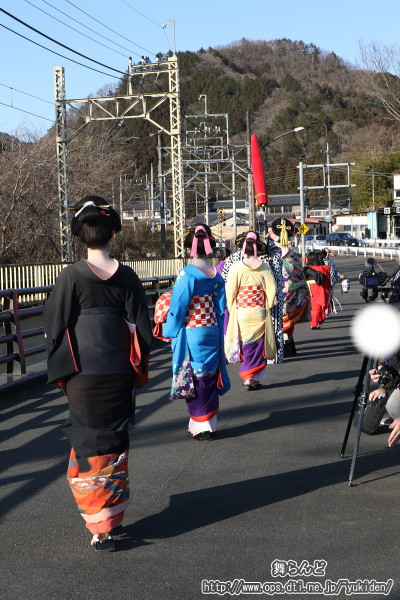 花魁道中を見送る（SL大樹6号／2月27日）