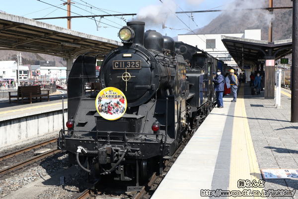 発車時間を待つSL大樹2号（3月7日）