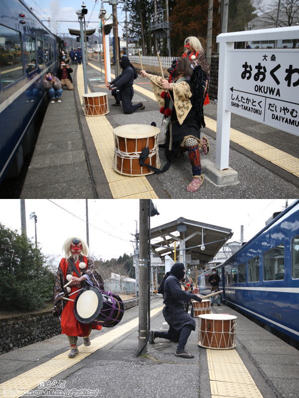 各車両の前で行われた大天狗＆烏天狗＆江戸忍者による太鼓の演奏（その1／SL大樹5号／3月7日）