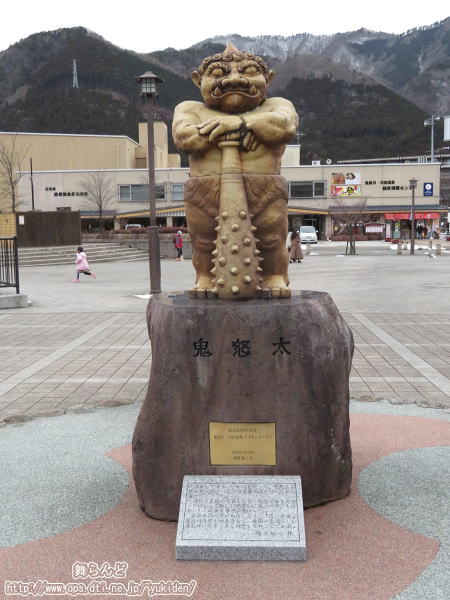 鬼怒川温泉駅前の鬼怒太のモニュメント（2/19）