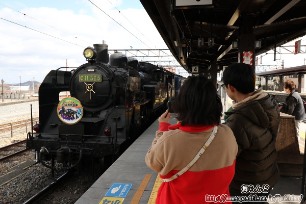 下今市駅4番ホームに入線するEDO WONDER TRAIN（SL大樹5号 2/18）