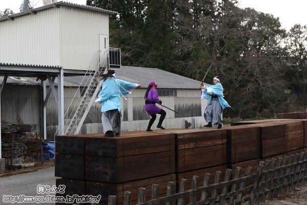 東武建設（株）の脇での江戸新選組と女ねずみ党の捕り物（SL大樹6号　2/18）