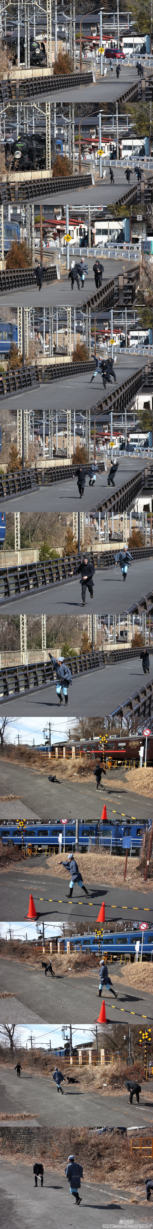 鬼怒川橋梁でEDO WONDER TRAINを走って追いかける助さんと盗賊達（2/20　SL大樹2号）