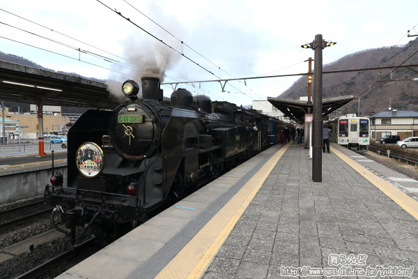 EDO WONDER TRAINと並ぶスカイツリートレイン（2/20　SL大樹6号