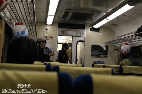 一仕事を終えて次の車両へ移動する鼠小僧（2019-2-16／SL大樹6号）