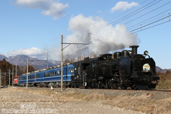 高原山を背後に進むSL大樹4号（2019-2-16）