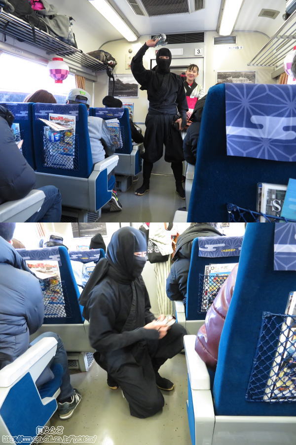 手裏剣型の記念乗車証を配る忍者（2019-2-23／SL大樹3号）