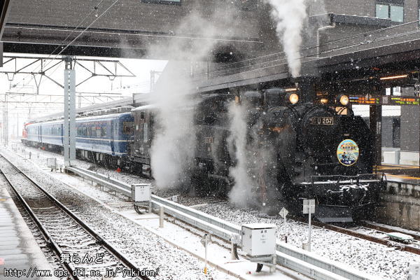 発車時間を待つSL大樹（2019-2-9／下今市／SL大樹5号）
