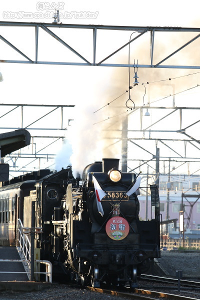 武川駅を発車するSL秩父路初詣号（その１）