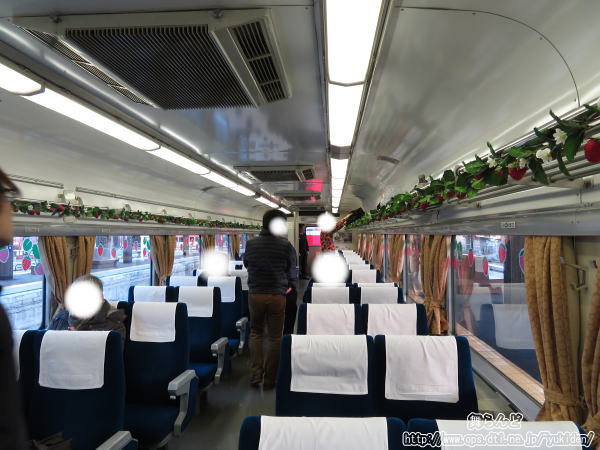 イチゴの装飾が施された車内（その１／SL大樹）