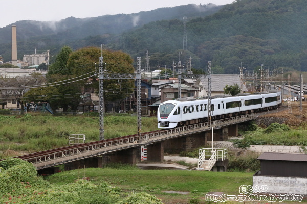 留置線から駅のホームに入線する為に転線作業をしているスペーシアX