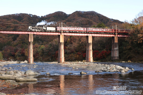 晩秋の荒川橋梁を渡るSLパレオエクスプレス（復路）