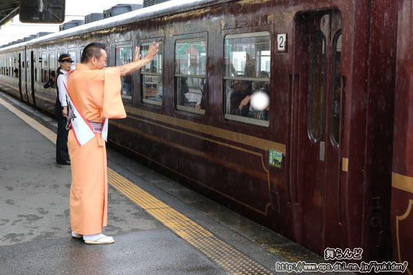 SL運行30周年記念号を見送る林家たい平師匠