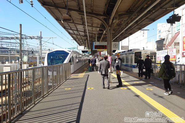 8000系と並ぶN100系